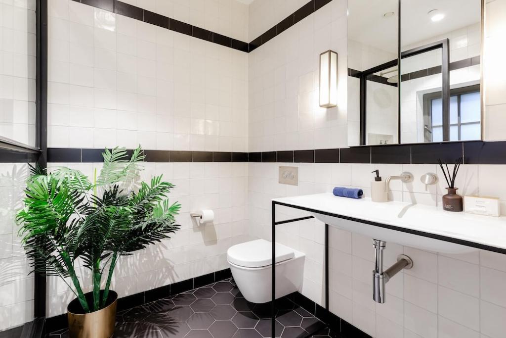 Shh! Oxford St Dream-Come-True Fam Design Hot Spot Лондон Екстер'єр фото